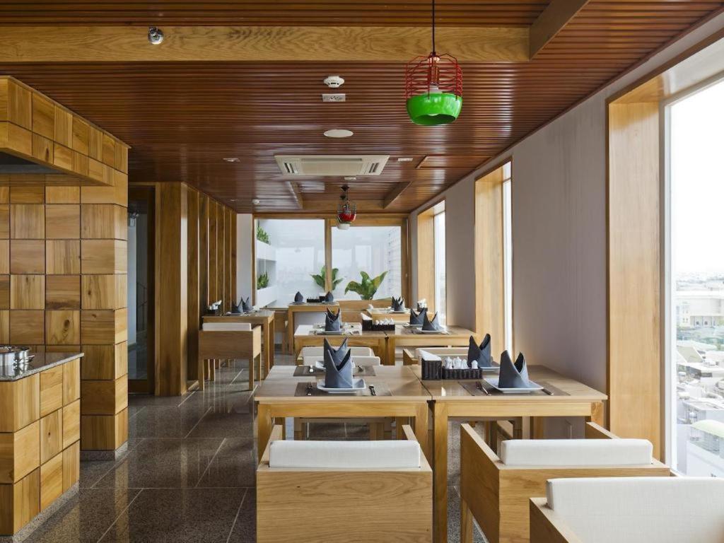 נה טראנג Holiday Hotel מראה חיצוני תמונה